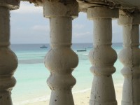 Balkong mot stranden. (Zanzibar, Tanzania)