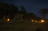 Mnskensnatt p mobil camp. (Moru Kopjes i sdra Serengeti National Park, Tanzania)