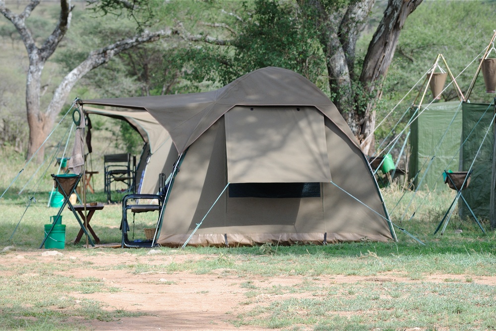 Kupoltält för två personer. Mobil camp på special camp site Sero 1. (Centrala Serengeti National Park, Tanzania)