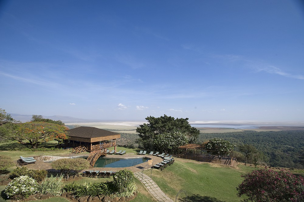 Utsikt ver Great Rift Valley och Lake Manyara National Park. (Lake Manyara Wildlife Lodge, Tanzania)