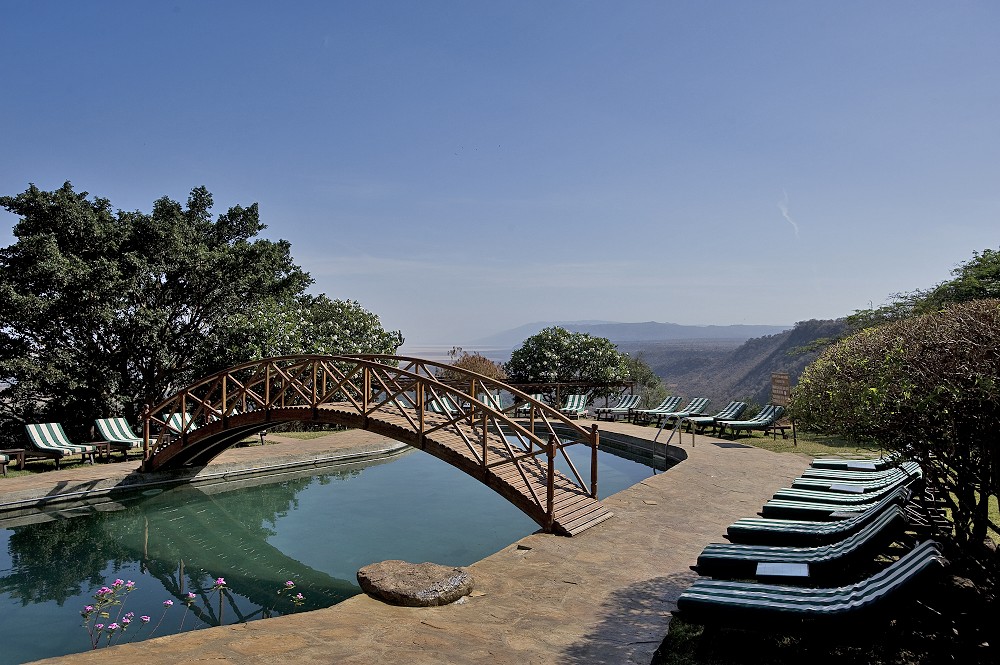 Poolen p Lake Manyara Wildlife Lodge. (Lake Manyara National Park, Tanzania)