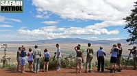 Safariresenrer p utsiktsplats. (Ngorongorokratern, Tanzania)