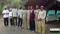 Safaripersonal p mobil camp: kockar, guidechauffrer, lastbilschauffr, tltsktare, servitr och campchef. (Serengeti National Park, Tanzania)