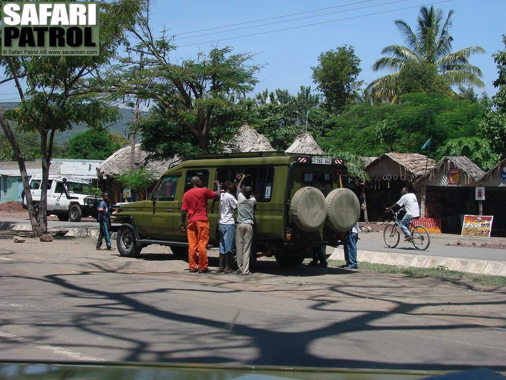 Business i staden Mto wa Mbu. (Lake Manyara National Park, Tanzania)