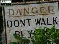 Varningsskylt. (Ngorongoro Conservation Area, Tanzania)