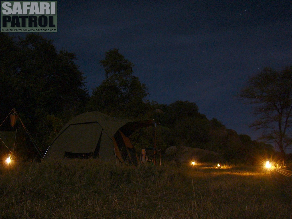 Natt p mobil camp. (Moru Kopjes i sdra Serengeti National Park, Tanzania)