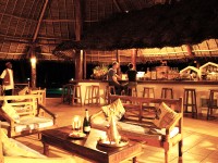 Baren på Bluebay Beach Resort & Spa.