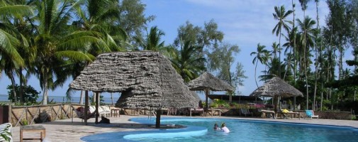 Poolområdet på Chwaka Bay Resort.
