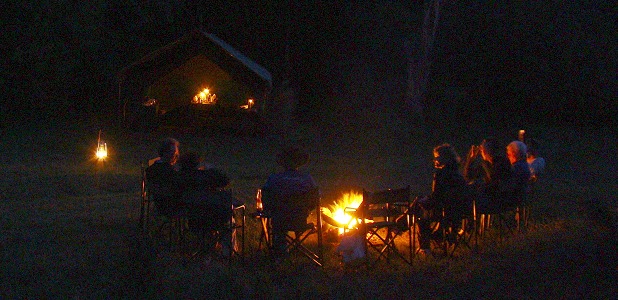 Egen tältcamp med egen lägereld.