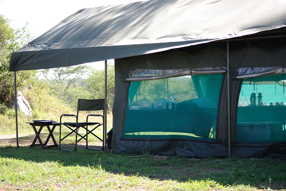 Mässtält på mobil camp. (Centrala Serengeti National Park, Tanzania)