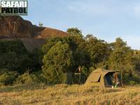 Mobil camp bland klipporna. (Moru Kopjes i södra Serengeti National Park, Tanzania)
